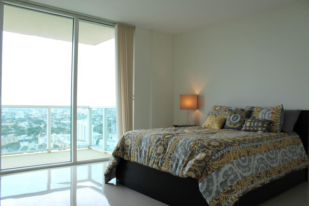 Lyx At One Broadway In Brickell